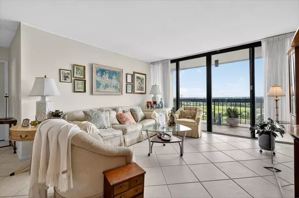 2425 Presidential WAY 1502, West Palm Beach, FL 33401