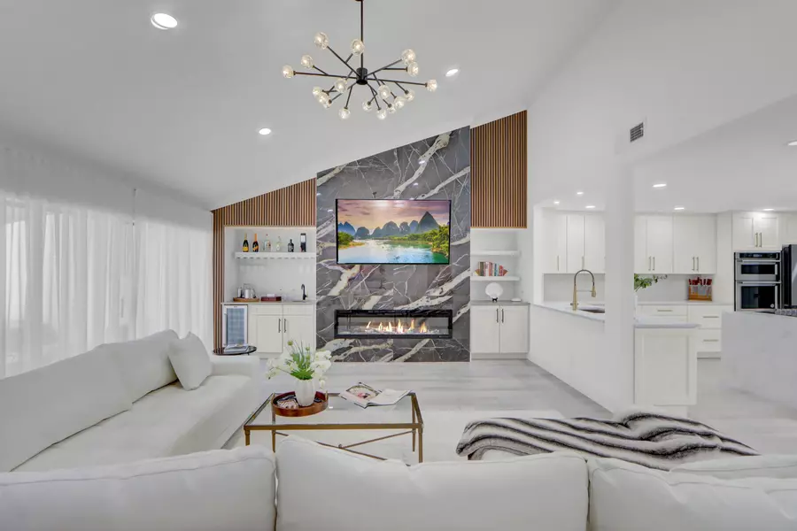 39 Edinburgh DR, Palm Beach Gardens, FL 33418