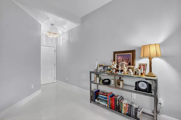 Boca Raton, FL 33433,7535 La Paz BLVD 105