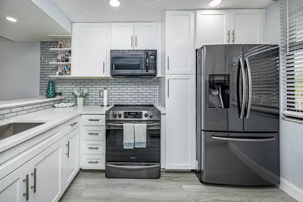 3630 Whitehall DR 301, West Palm Beach, FL 33401