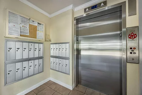 West Palm Beach, FL 33401,3630 Whitehall DR 301