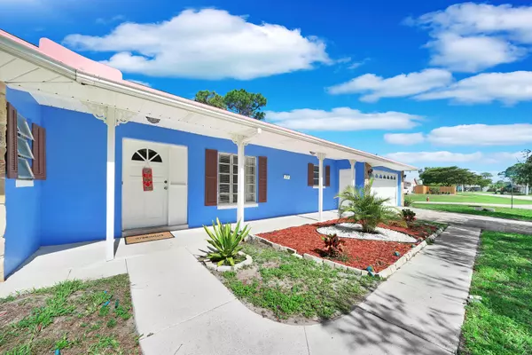 213 SE Eyerly AVE, Port Saint Lucie, FL 34983