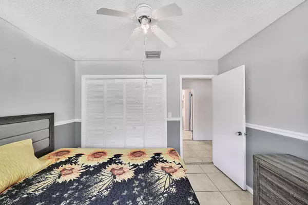 Port Saint Lucie, FL 34983,213 SE Eyerly AVE