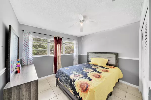 Port Saint Lucie, FL 34983,213 SE Eyerly AVE