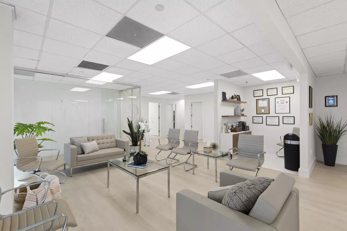 Boynton Beach, FL 33426,1301 N Congress AVE 310-C