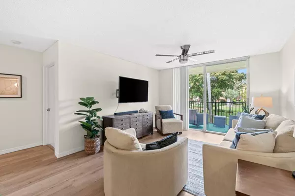 Hypoluxo, FL 33462,127 Yacht Club WAY 206