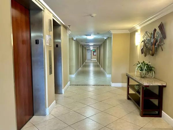 9235 SW 8th ST 114, Boca Raton, FL 33428