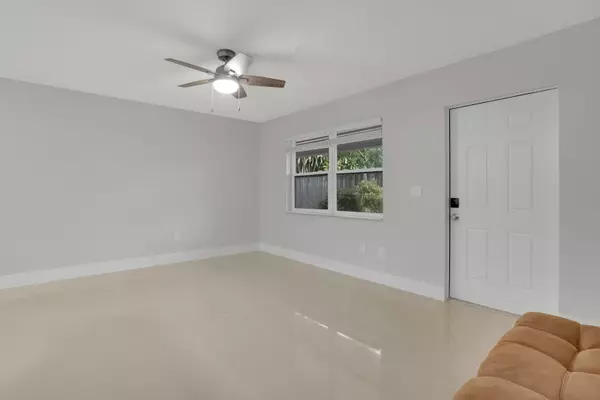 Lake Worth Beach, FL 33460,914 N Federal HWY 4
