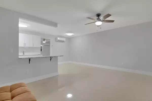 Lake Worth Beach, FL 33460,914 N Federal HWY 4