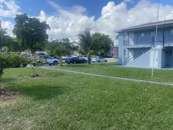 Lake Worth Beach, FL 33460,112 Lake AVE 5