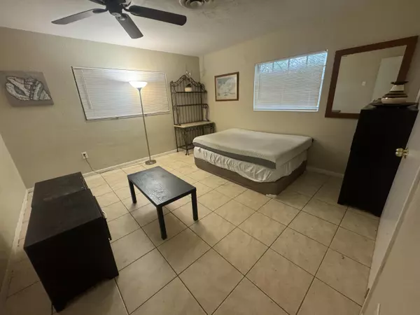 198 SW 15th ST, Boca Raton, FL 33432