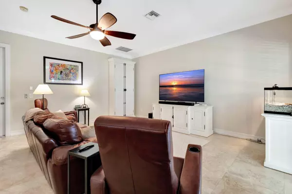 Delray Beach, FL 33444,213 Kings Lynn