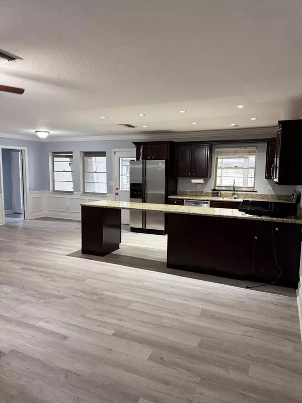 Lake Worth, FL 33463,7709 1st TER