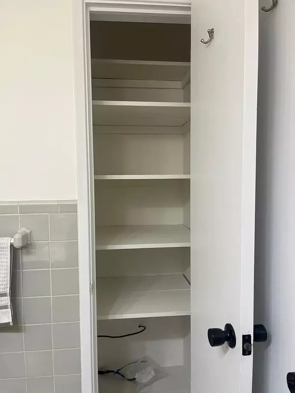 Fort Lauderdale, FL 33306,2800 Middle River DR 1