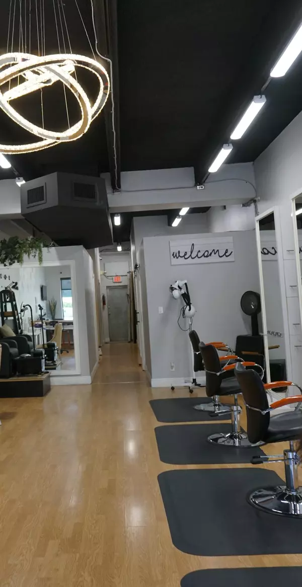 West Palm Beach, FL 33401,1657 Forum PL