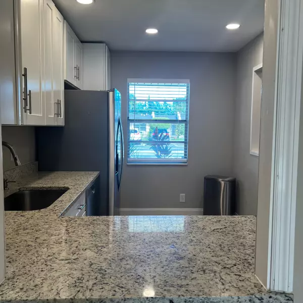 West Palm Beach, FL 33411,197 Lake Meryl DR