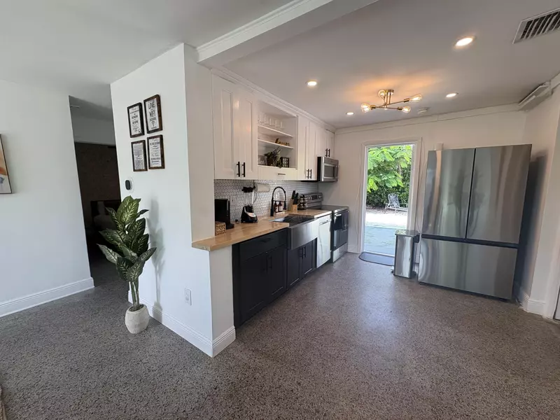 2711 NE 11th TER, Pompano Beach, FL 33064