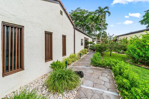 Boca Raton, FL 33433,21693 Arriba Real 24-B