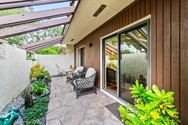 Boca Raton, FL 33433,21693 Arriba Real 24-B