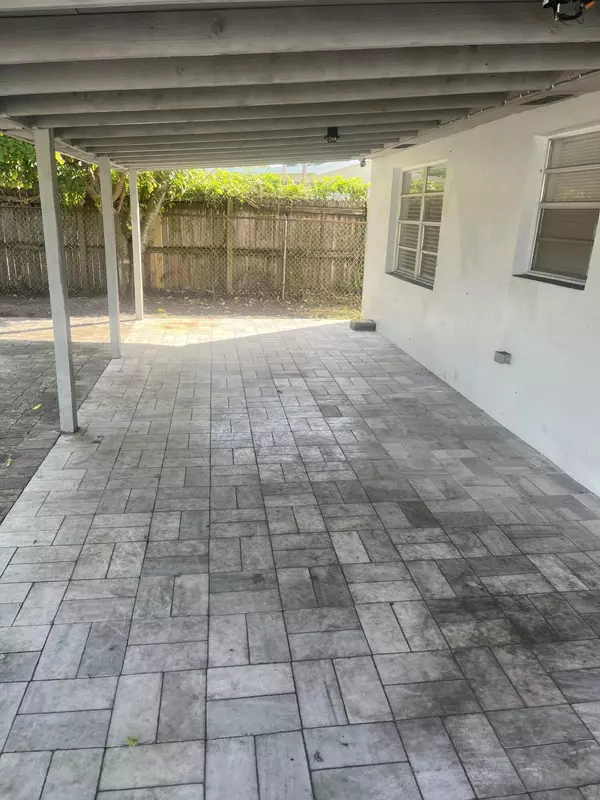 Mangonia Park, FL 33407,5706 Candlewood AVE