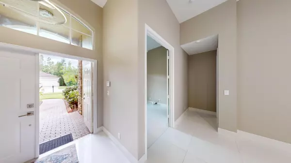 West Palm Beach, FL 33411,9919 Royal Cardigan WAY