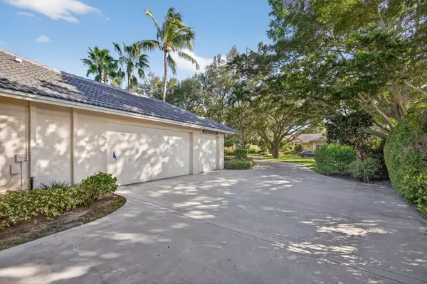 Tequesta, FL 33469,9923 SE Oak Tree TER