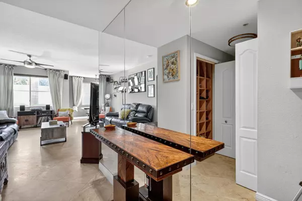 Palm Beach Gardens, FL 33410,11011 Legacy LN 105