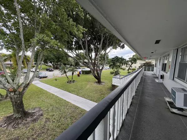 West Palm Beach, FL 33417,348 Windsor O