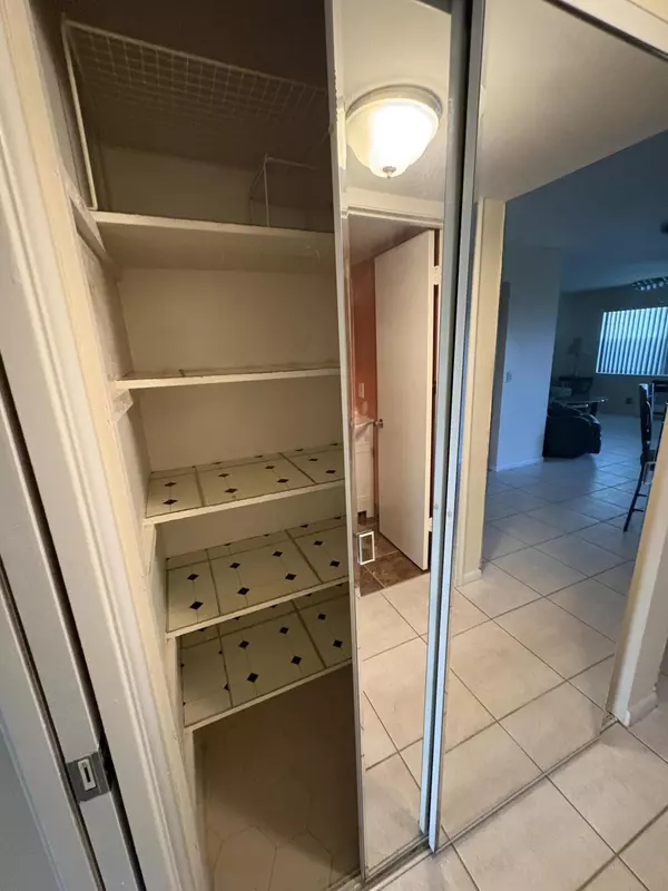 West Palm Beach, FL 33417,348 Windsor O