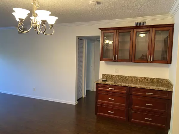 Lantana, FL 33462,300 S Waterway DR 105