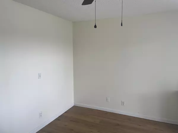 Palm Springs, FL 33461,555 Purdy LN 301