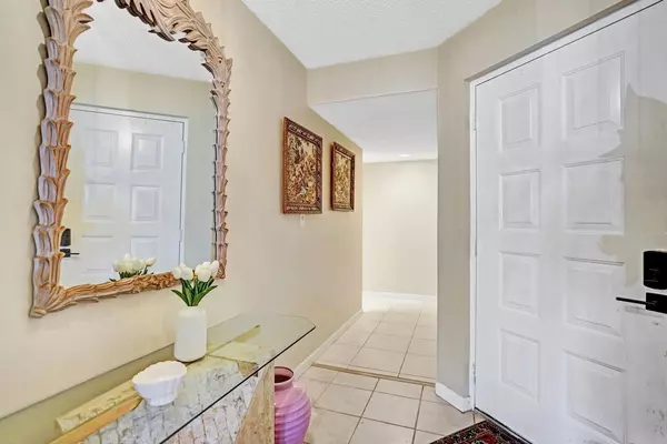 Hypoluxo, FL 33462,107 Half Moon CIR H1