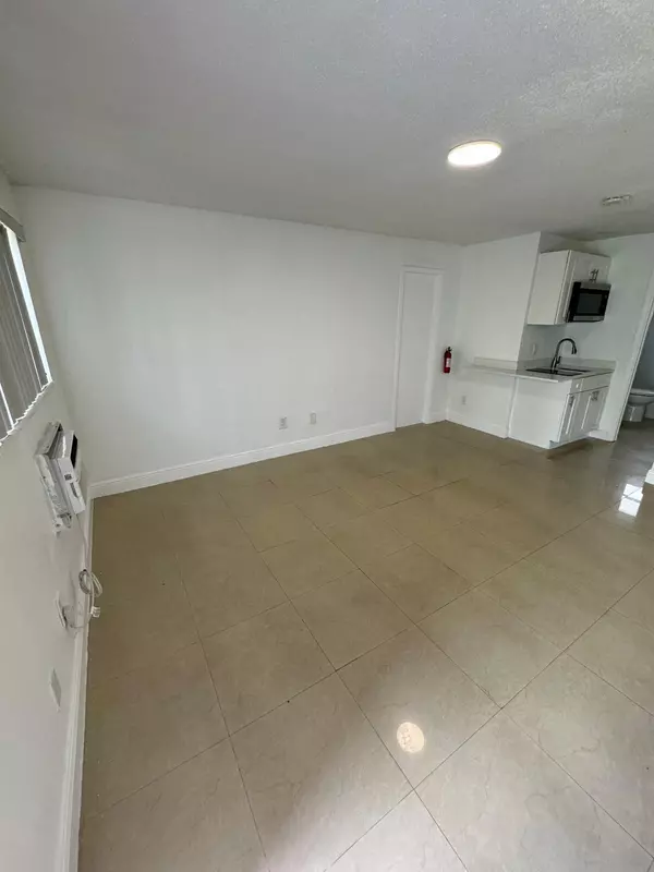 Hallandale Beach, FL 33009,512 SW 2nd ST A