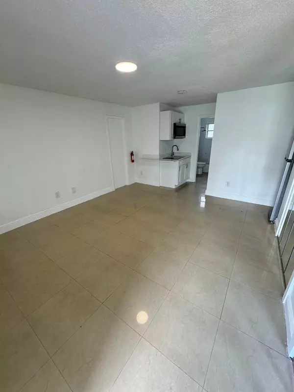 Hallandale Beach, FL 33009,512 SW 2nd ST A