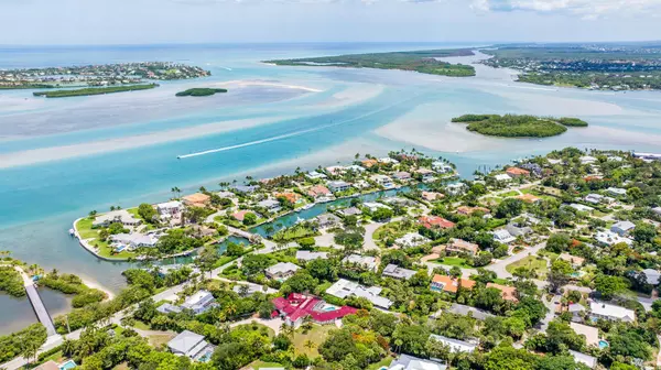 7 Island RD, Sewalls Point, FL 34996