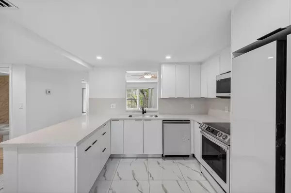 Delray Beach, FL 33446,14375 Strathmore LN 303