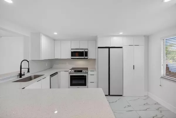 Delray Beach, FL 33446,14375 Strathmore LN 303