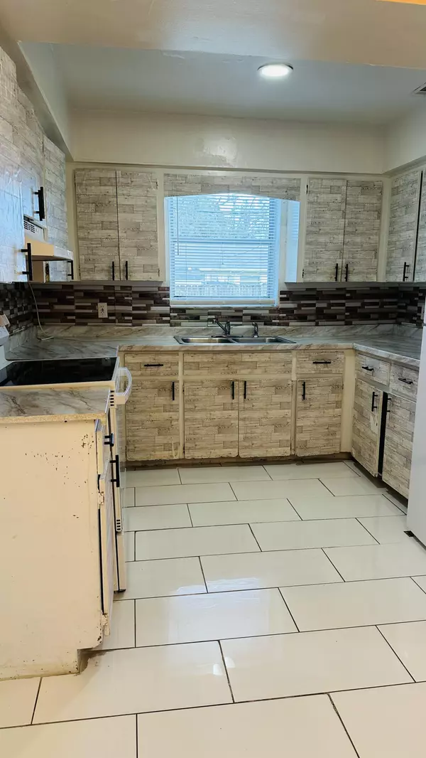 Palm Springs, FL 33461,3878 Kirk RD