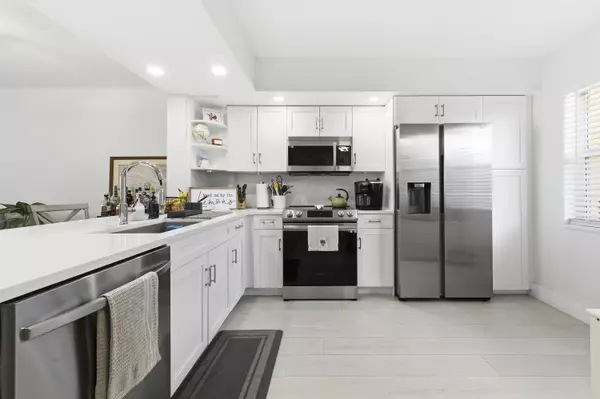 Lantana, FL 33462,896 N Federal HWY 523