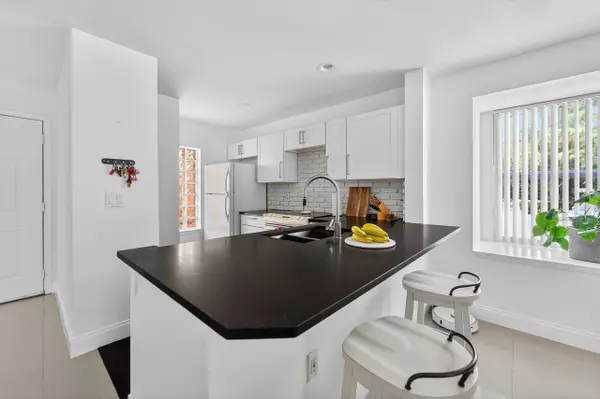 West Palm Beach, FL 33417,4807 Via Palm LKS 1501