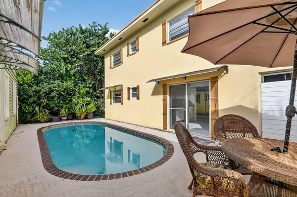 Lake Worth Beach, FL 33460,216 S S Ocean Breeze ST 1lo Pool