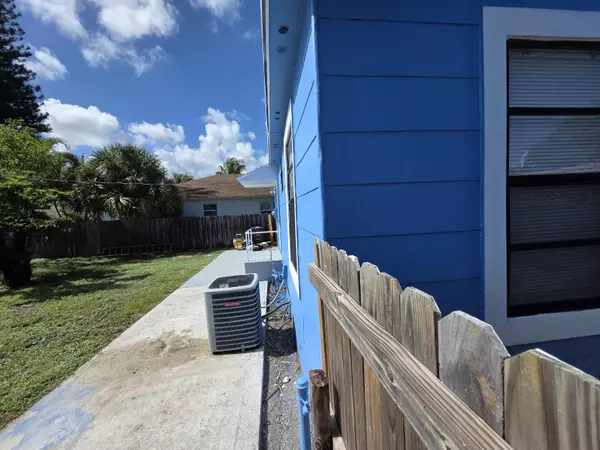 West Palm Beach, FL 33405,812 Selkirk ST