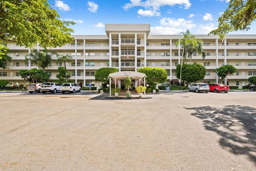 808 Cypress BLVD, Pompano Beach, FL 33069