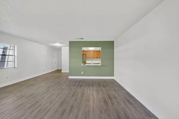 Fort Pierce, FL 34982,2513 S 17th St ST 206