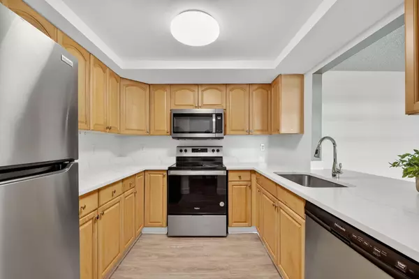 2513 S 17th St ST 206, Fort Pierce, FL 34982