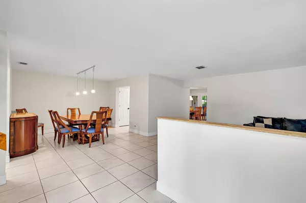 Deerfield Beach, FL 33442,3335 Deer Creek Lake Shore DR