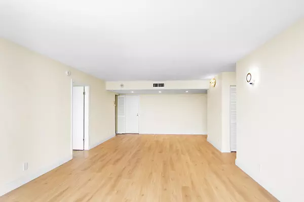 West Palm Beach, FL 33401,2400 Presidential WAY Ph2