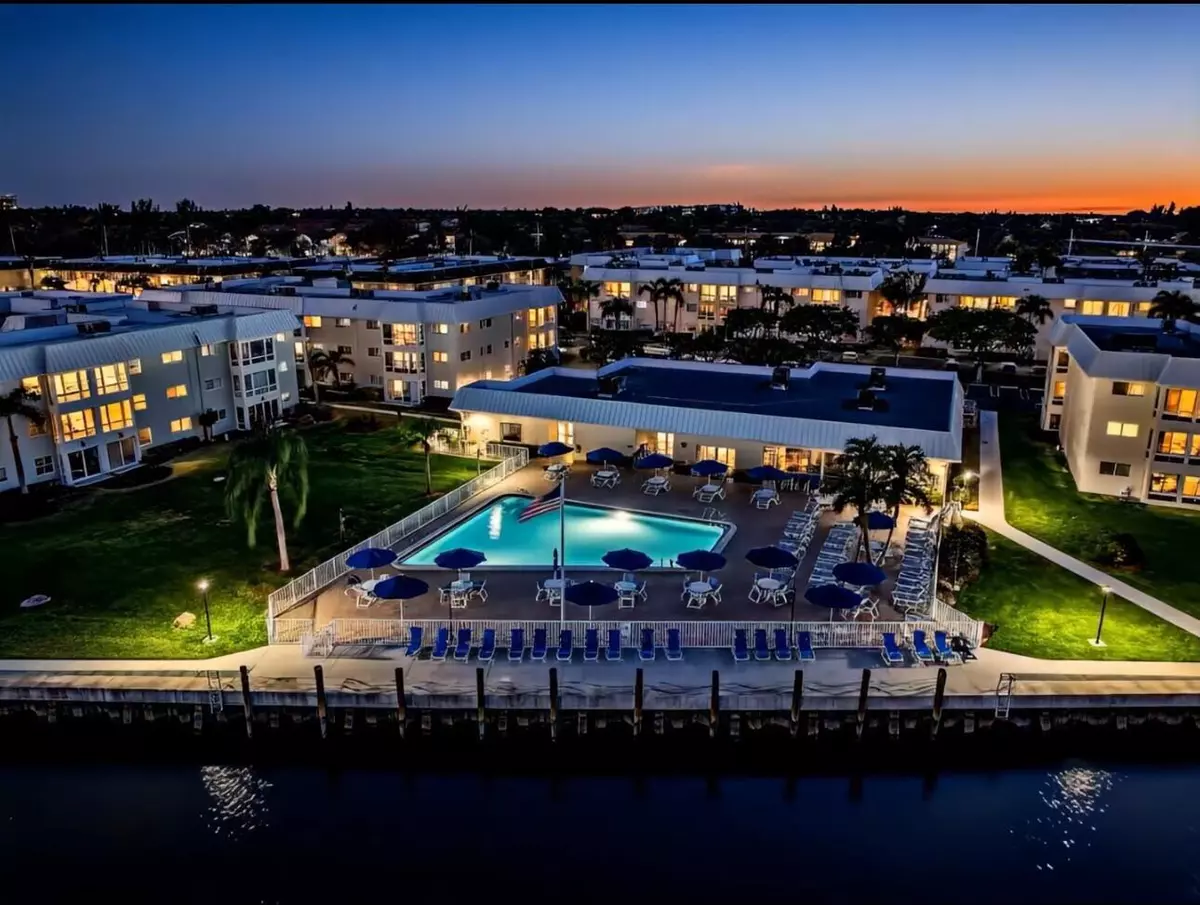 Boynton Beach, FL 33435,3 Colonial Club DR 300