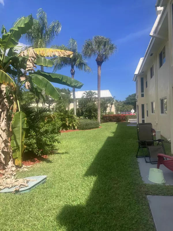 Boynton Beach, FL 33435,24 Colonial Club DR 102