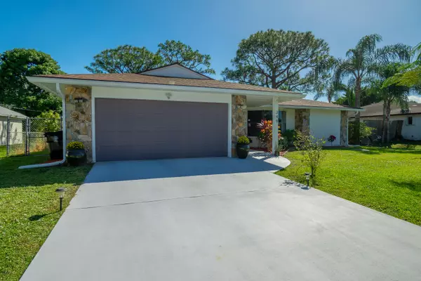 Port Saint Lucie, FL 34983,349 NW Avens ST